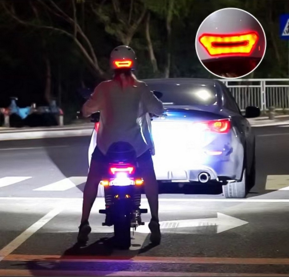 кацига за скутер са показивачима правца и лед светлом